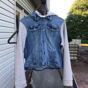 Sleeved denim jacket